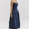 Bellina Mitternachtsblaues, trägerloses Midi-Kleid mit abnehmbarem Schleifen Bellina Mitternachtsblaues, trägerloses Midi-Kleid mit abnehmbarem Schleifen