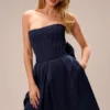 Bellina Mitternachtsblaues, trägerloses Midi-Kleid mit abnehmbarem Schleifen Bellina Mitternachtsblaues, trägerloses Midi-Kleid mit abnehmbarem Schleifen