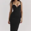 Bellissima Schwarzes Midi-Kleid mit Herzausschnitt Bellissima Schwarzes Midi-Kleid mit Herzausschnitt