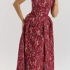 Bezauberndes Midi-Kleid mit schulterfreiem Ausschnitt aus gold- und beerenfarbener Spitze Bezauberndes Midi-Kleid mit schulterfreiem Ausschnitt aus gold- und beerenfarbener Spitze