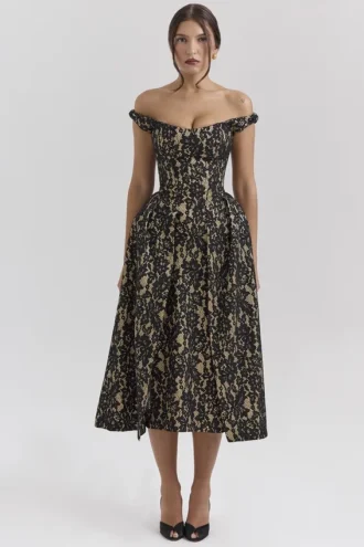 Bezauberndes schwarzes Abendkleid mit Goldspitze und schulterfreiem Ausschnitt
