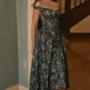 Bezauberndes schwarzes Abendkleid mit Goldspitze und schulterfreiem Ausschnitt Bezauberndes schwarzes Abendkleid mit Goldspitze und schulterfreiem Ausschnitt