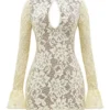 Brianna Buttermilk Minikleid mit Schlüssellochausschnitt und Spitze Brianna Buttermilk Minikleid mit Schlüssellochausschnitt und Spitze
