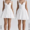 Brigitte Weißes Minikleid aus Baumwolle mit Broderie-Anglaise-Verzierung als Korsett Brigitte Weißes Minikleid aus Baumwolle mit Broderie-Anglaise-Verzierung als Korsett