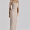 Calandra Taupe Stretch-Crêpe-Maxikleid mit Rüschen Calandra Taupe Stretch-Crêpe-Maxikleid mit Rüschen