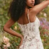 Calista Cremefarbenes Maxikleid aus Mesh mit Rosenprint Calista Cremefarbenes Maxikleid aus Mesh mit Rosenprint