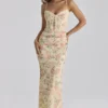 Calista Maxikleid aus Mesh mit Pfirsichfarbenem Blumenmuster Calista Maxikleid aus Mesh mit Pfirsichfarbenem Blumenmuster