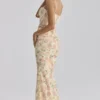 Calista Maxikleid aus Mesh mit Pfirsichfarbenem Blumenmuster Calista Maxikleid aus Mesh mit Pfirsichfarbenem Blumenmuster