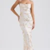 Capriana Weiß-Gold-Jacquard-Satin-Abendkleid Capriana Weiß-Gold-Jacquard-Satin-Abendkleid