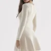 Caprice Cremefarbenes, zartes Strickkleid mit kurzen Ärmeln Caprice Cremefarbenes, zartes Strickkleid mit kurzen Ärmeln