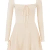 Caprice Cremefarbenes, zartes Strickkleid mit kurzen Ärmeln Caprice Cremefarbenes, zartes Strickkleid mit kurzen Ärmeln