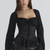 Cara – Schwarzes Langarm-Peplum-Oberteil aus Georgette Cara – Schwarzes Langarm-Peplum-Oberteil aus Georgette