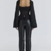 Cara – Schwarzes Langarm-Peplum-Oberteil aus Georgette Cara – Schwarzes Langarm-Peplum-Oberteil aus Georgette