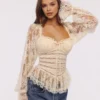 Cara Vintage Elfenbein Langarm-Spitzen-Peplum-Oberteil Cara Vintage Elfenbein Langarm-Spitzen-Peplum-Oberteil