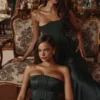 Carelle Emerald Satin-Maxikleid ohne Träger Carelle Emerald Satin-Maxikleid ohne Träger