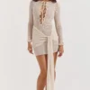 Carmelita – Kleid aus natürlichem Strick mit Schnürung Carmelita – Kleid aus natürlichem Strick mit Schnürung