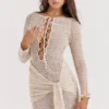 Carmelita – Kleid aus natürlichem Strick mit Schnürung Carmelita – Kleid aus natürlichem Strick mit Schnürung