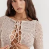 Carmelita – Kleid aus natürlichem Strick mit Schnürung Carmelita – Kleid aus natürlichem Strick mit Schnürung