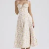 Carmen Elfenbeinfarbenes Baumwoll-Bustier-Sommerkleid mit Wiesenprint Carmen Elfenbeinfarbenes Baumwoll-Bustier-Sommerkleid mit Wiesenprint