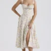 Carmen Hellblaues Baumwoll-Bustier-Sommerkleid mit Wiesenprint Carmen Hellblaues Baumwoll-Bustier-Sommerkleid mit Wiesenprint