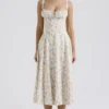 Carmen Hellblaues Baumwoll-Bustier-Sommerkleid mit Wiesenprint Carmen Hellblaues Baumwoll-Bustier-Sommerkleid mit Wiesenprint
