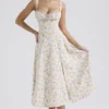 Carmen Hellblaues Baumwoll-Bustier-Sommerkleid mit Wiesenprint Carmen Hellblaues Baumwoll-Bustier-Sommerkleid mit Wiesenprint