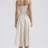 Carmen Hellblaues Baumwoll-Bustier-Sommerkleid mit Wiesenprint Carmen Hellblaues Baumwoll-Bustier-Sommerkleid mit Wiesenprint