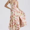 Carmen – Rosa Baumwoll-Bustier-Sommerkleid mit Pfingstrosenprint Carmen – Rosa Baumwoll-Bustier-Sommerkleid mit Pfingstrosenprint