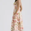 Carmen – Rosa Baumwoll-Bustier-Sommerkleid mit Pfingstrosenprint Carmen – Rosa Baumwoll-Bustier-Sommerkleid mit Pfingstrosenprint