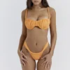 Cassis Hellorangees Bikini-Oberteil mit Rüschen Cassis Hellorangees Bikini-Oberteil mit Rüschen