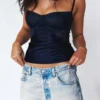 Cecilie Navy Satin- und Spitzen-Oberteil mit Trägern Cecilie Navy Satin- und Spitzen-Oberteil mit Trägern