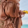 Chaya Haselnussfarbenes schulterfreies Kleid Chaya Haselnussfarbenes schulterfreies Kleid