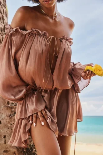 Chaya Haselnussfarbenes schulterfreies Kleid