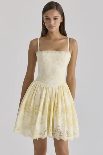 Chloe Lemon Mini-Kleid aus maßgefertigter Broderie-Anglaise-Spitze