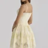 Chloe Lemon Mini-Kleid aus maßgefertigter Broderie-Anglaise-Spitze Chloe Lemon Mini-Kleid aus maßgefertigter Broderie-Anglaise-Spitze