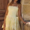 Chloe Lemon Mini-Kleid aus maßgefertigter Broderie-Anglaise-Spitze Chloe Lemon Mini-Kleid aus maßgefertigter Broderie-Anglaise-Spitze