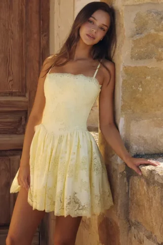 Chloe Lemon Mini-Kleid aus maßgefertigter Broderie-Anglaise-Spitze