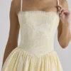 Chloe Lemon Mini-Kleid aus maßgefertigter Broderie-Anglaise-Spitze Chloe Lemon Mini-Kleid aus maßgefertigter Broderie-Anglaise-Spitze