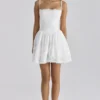 Chloe Weißes maßgeschneidertes Minikleid aus Spitze und Baumwolle mit Broderie Anglaise Chloe Weißes maßgeschneidertes Minikleid aus Spitze und Baumwolle mit Broderie Anglaise