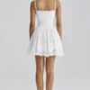 Chloe Weißes maßgeschneidertes Minikleid aus Spitze und Baumwolle mit Broderie Anglaise Chloe Weißes maßgeschneidertes Minikleid aus Spitze und Baumwolle mit Broderie Anglaise