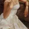 Chloe Weißes Midi-Sommerkleid aus maßgefertigter Spitze und Baumwolle Chloe Weißes Midi-Sommerkleid aus maßgefertigter Spitze und Baumwolle