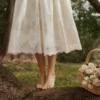 Chloe Weißes Midi-Sommerkleid aus maßgefertigter Spitze und Baumwolle Chloe Weißes Midi-Sommerkleid aus maßgefertigter Spitze und Baumwolle