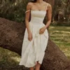 Chloe Weißes Midi-Sommerkleid aus maßgefertigter Spitze und Baumwolle Chloe Weißes Midi-Sommerkleid aus maßgefertigter Spitze und Baumwolle