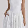Chloe Weißes Midi-Sommerkleid aus maßgefertigter Spitze und Baumwolle Chloe Weißes Midi-Sommerkleid aus maßgefertigter Spitze und Baumwolle