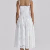 Chloe Weißes Midi-Sommerkleid aus maßgefertigter Spitze und Baumwolle Chloe Weißes Midi-Sommerkleid aus maßgefertigter Spitze und Baumwolle