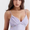 Christa – Besticktes Minikleid in Lavendel Christa – Besticktes Minikleid in Lavendel
