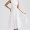 Cindy Weißes Midi-Sommerkleid aus Twill Cindy Weißes Midi-Sommerkleid aus Twill