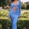 Clara – Midirock aus blauem Satin im Schrägschnitt Clara – Midirock aus blauem Satin im Schrägschnitt