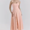 Clarabelle Pfirsichfarbenes Baumwoll-Midi-Sommerkleid mit abnehmbarem Korsett Clarabelle Pfirsichfarbenes Baumwoll-Midi-Sommerkleid mit abnehmbarem Korsett