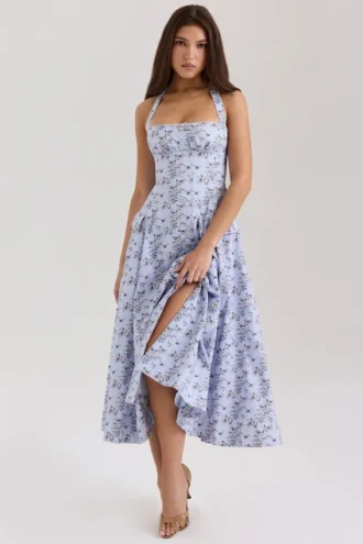 Claudia – Midi-Kleid aus Stretch-Baumwolle mit blauem Blumenprint und Neckholder-Ausschnitt